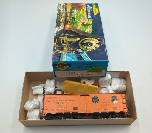 HO Athearn Blue Box 1601 40' Reefer Pacific Fruit Express PFE 44808 con Kadees | Condition: Used