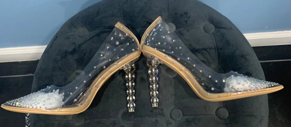 Tacones transparentes con pedrería de colores - Viene con plumero - Usados - Talla 8,5 Foto 4 de 4