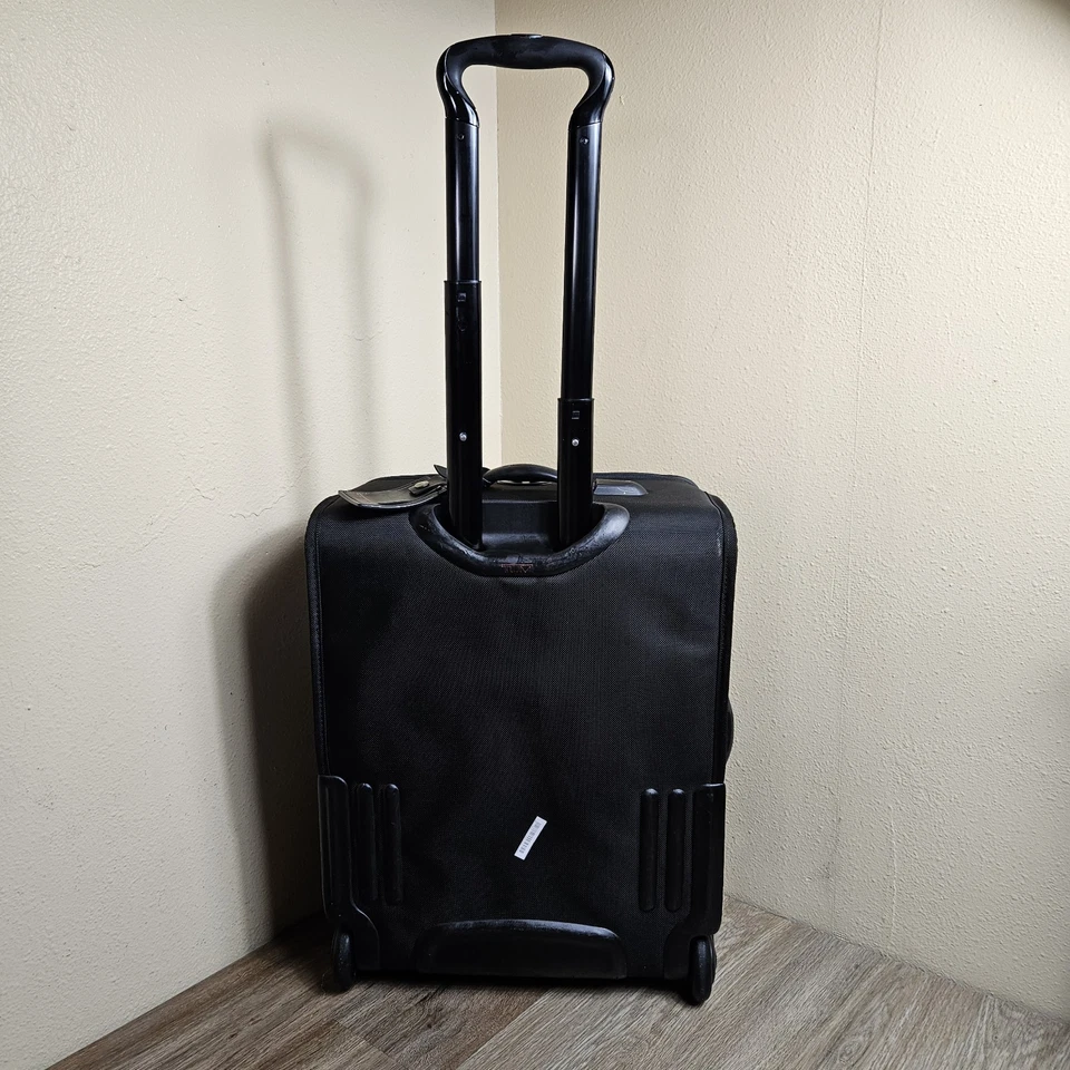 TUMI Sty: 22021BH Alpha Ballistic Expandable 21" by 16" Carry On Wheeled Luggage - Image 2 of 4