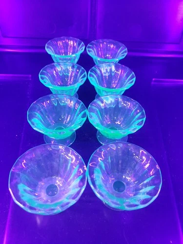 #5019  8-VNG Uranium Depression Vaseline Glass Salt Cellar Fostoria Glows 2”