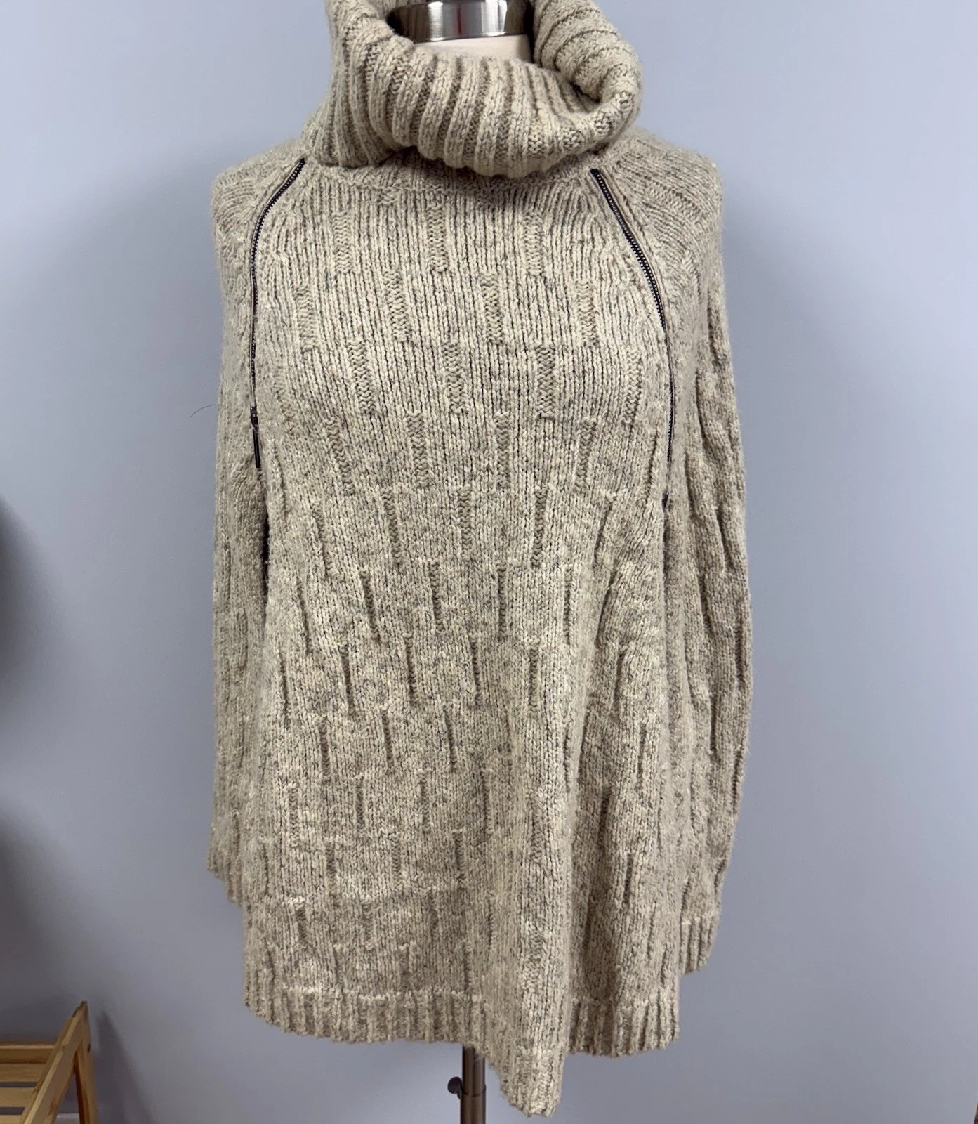 The Limited Scandal Collection Poncho Sweater M/L Marled Oatmeal Beige Textured