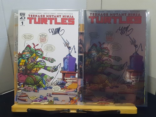 TMNT #1 Skottie Young Signed Trade & Foil Set Of 2 Books!! 2x Signed & COAs!!!! - Picture 22 of 24