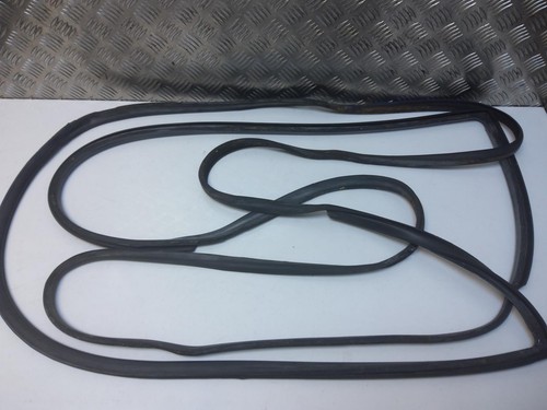 Porsche 944 S2 1991 Complete Set Of Passenger & Driver Door Seals Inner & Outer. - Picture 5 of 11