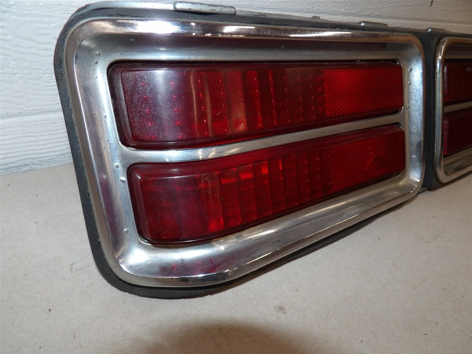 1973 PONTIAC BONNEVILLE CATALINA 2 & 4 PORTAS LH CONJUNTO DE LANTERNA TRASEIRA PARA MOTORISTA - Imagem 2 de 4