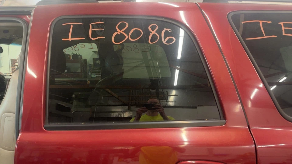 (LOCAL PICKUP ONLY) 00 01 02 03 04 05 06 GMC YUKON Rear Door Left Foto 2 de 4