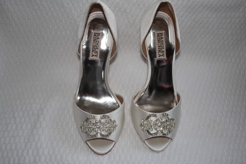BADGLEY MISCHKA SALSA WEISS SATIN #7,5 225 $ - Bild 3 von 9