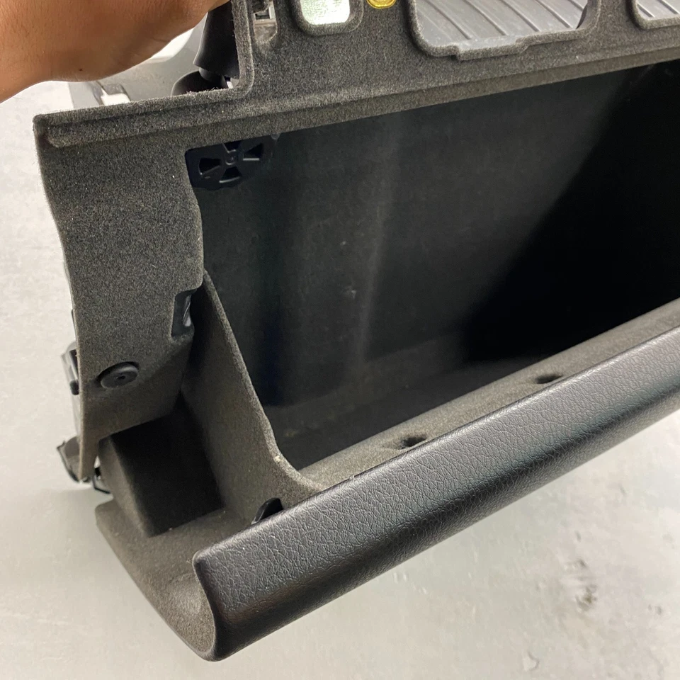 PORSCHE CAYENNE - GUANTERA TABLERO GRIS OEM 2011-2018 Foto 4 de 4
