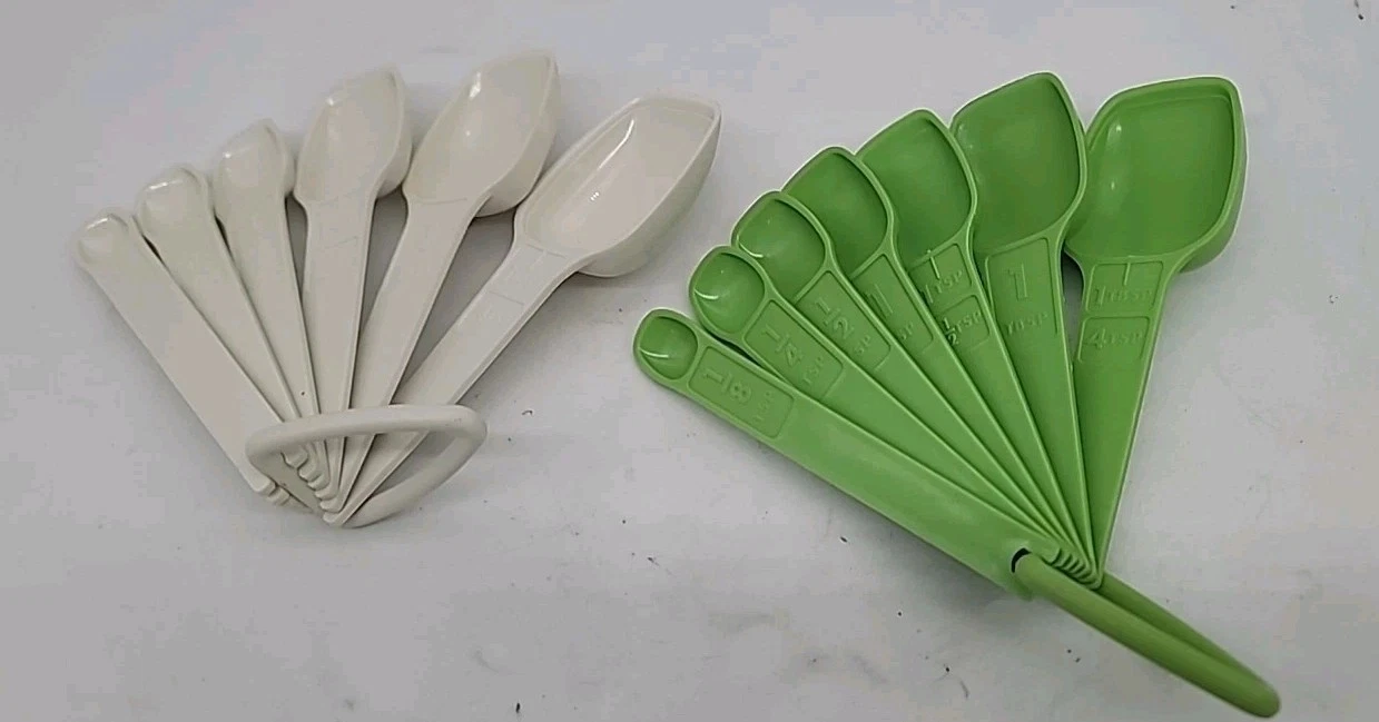 USA Vintage Collectible Tupperware RARE Green/White Lot Measuring Spoons