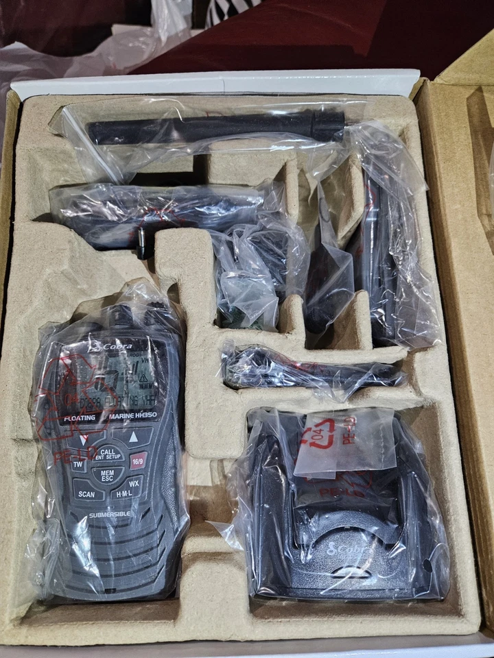 Cobra MR HH350 FLT 6 Watt Floating VHF Radio Grey Waterproof Handheld VHF Radio - Image 2 of 3