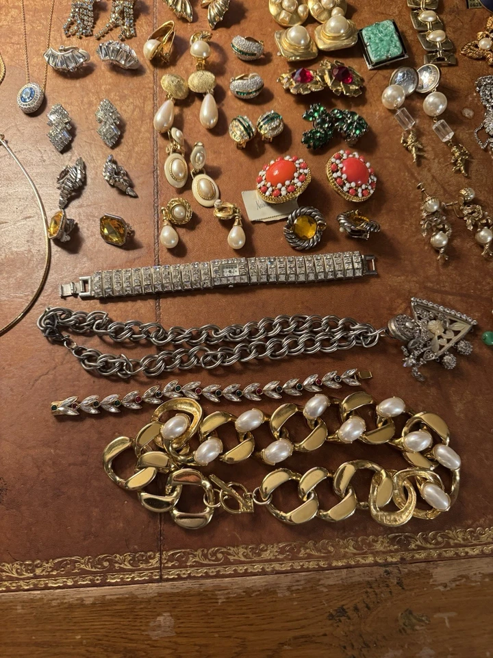 30 Plus Piece Vintage Jewelry Lot - Image 4 of 4