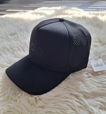 ALO YOGA Performance District Trucker Hat 