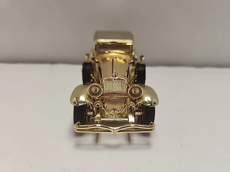 Signature 1934 Duesenberg SSJ Gold Roadster Car 1/32 Scale - Image 3 of 4