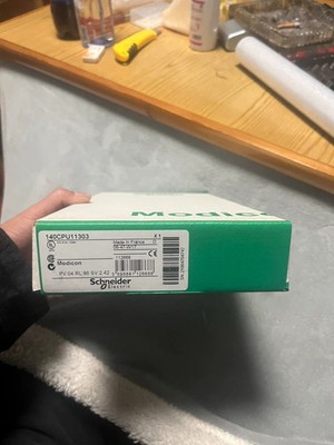 New In Box Schneider 140CPU11302 140-CPU-11302 PLC Controller CPU Module