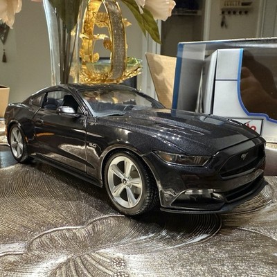 Maisto 1/18 2015 FORD MUSTANG  GT (Sitting On Custom Rims)