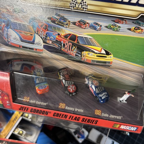Winners Circle Micro Machines Nascar Jeff Gordon Green Flag Series 3 Car Set NIB - Picture 3 of 4