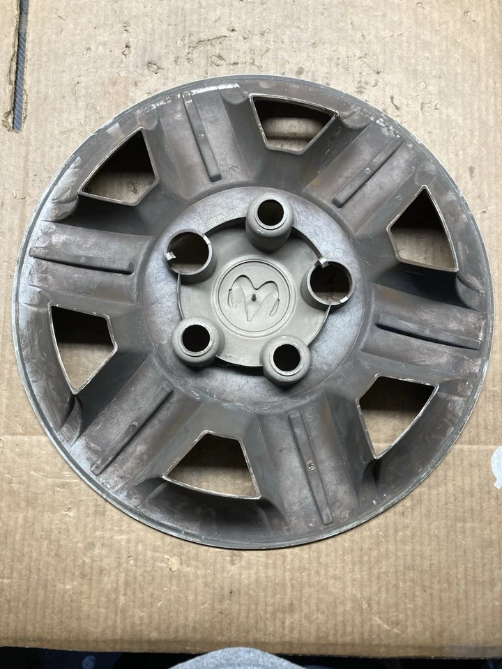 *DAMAGE* OEM 2004-2009 DODGE DURANGO 17 INCH WHEEL COVER HUB CAP 5JF62PAKAA - Image 3 of 4
