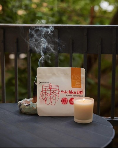 DIY Candle Making Kit | Flowers, Eastern Notes & Powder | Natural Soy Wax - Picture 12 of 15