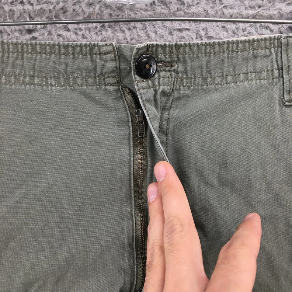 Shorts Woolrich Cargo Masculino (real 40x9) Verde Cintura Alta Frente Plana Zíper Botão Mosca - Imagem 3 de 4