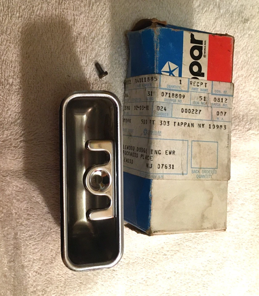 NOS MoPar 1980-1983 Dodge Mirada Chrysler Cordoba in-door ashtray receiver 81 82 - Image 2 of 4