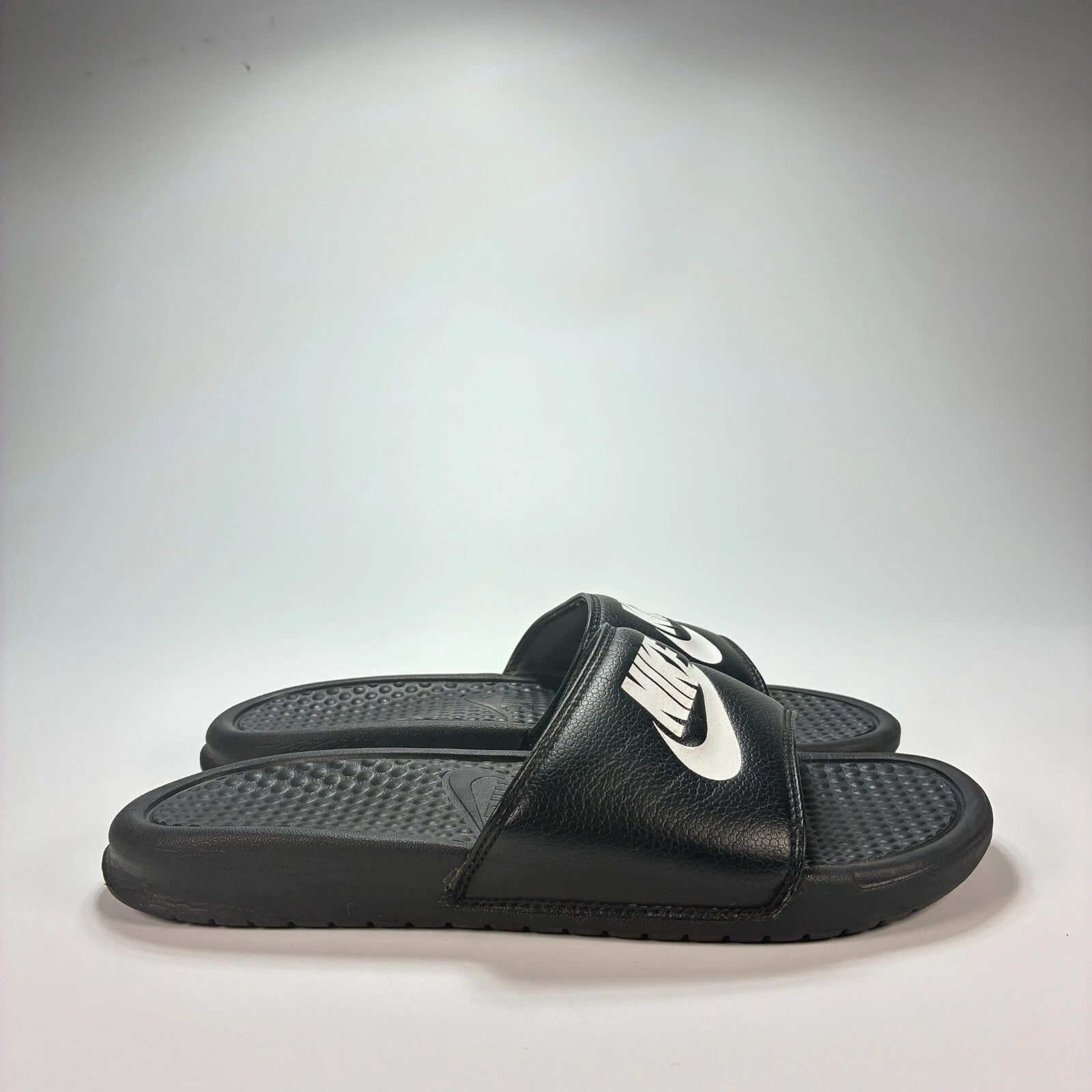Sandali Nike Benassi neri bianchi logo slip on sportivi slide giovanili taglia 7