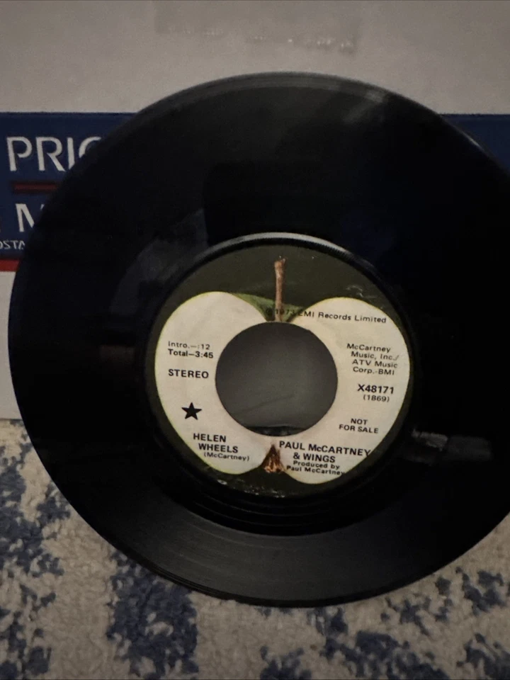 45 7” VINYL RECORD - PAUL MCCARTNEY & WINGS - HELEN WHEELS/COUNTRY DREAMER - Image 4 of 4