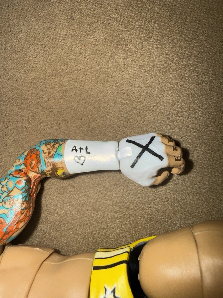 Figura de acción CM Punk WrestleMania 41 MITB Ultimate Edition WWE Mattel Foto 3 de 4