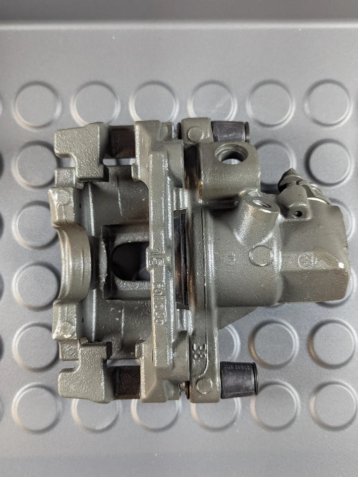 Pinza de freno Duralast 19-B2955 con soporte - Trasera (Ford Focus, Mazda 3) Foto 3 de 4