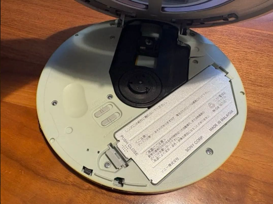 SONY ソニー CD WALKMAN D-NE20 Sony Walkman D NE20 - YouTube