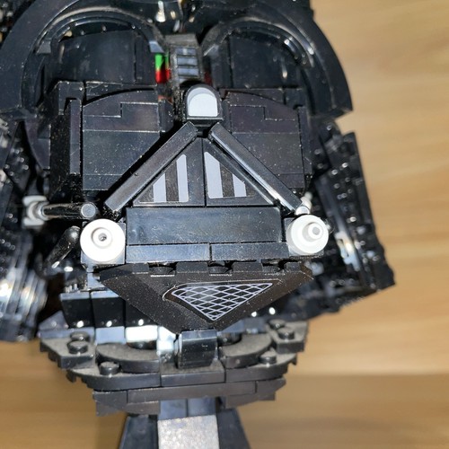 Lego Star Wars Darth Vader Helmet Set 75304 - Picture 9 of 9