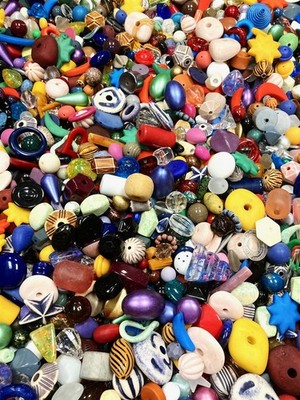 1/2 POUND VINTAGE ASSORTED ACRYLIC BEADS PENDANTS - JEWELRY MAKING CRAFTING 3025
