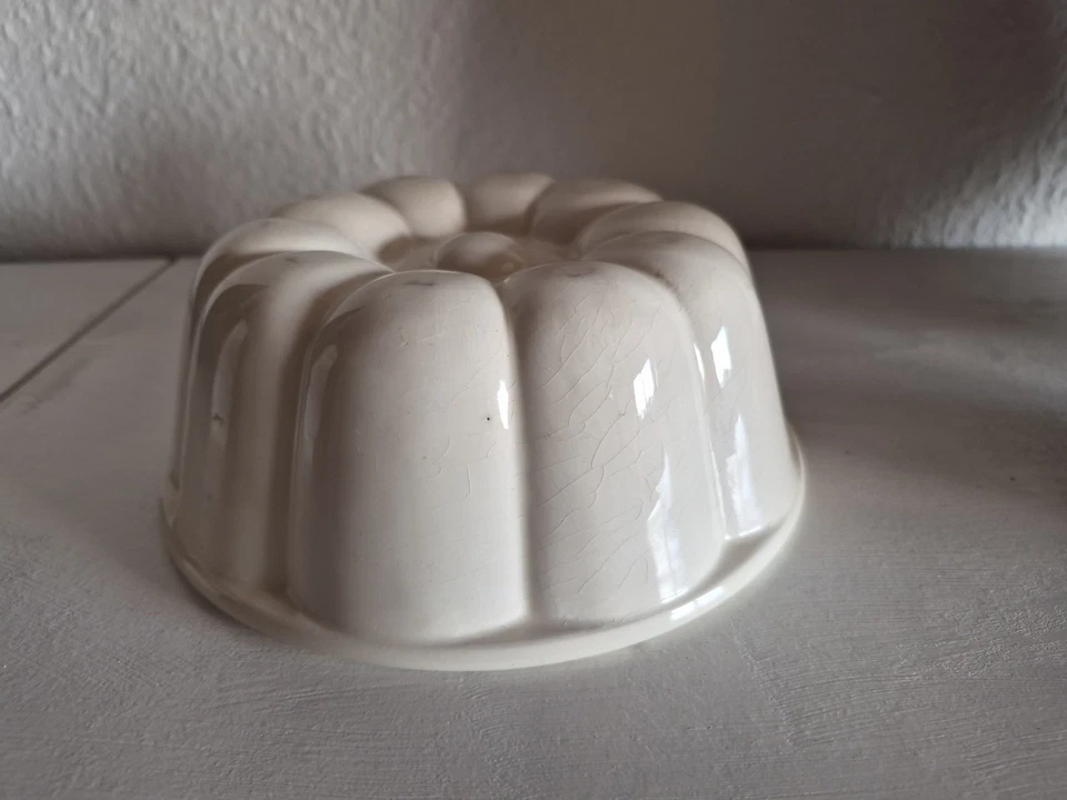 Alte Puddingform antike Backform Pastetenform Keramik rund 18,5 cm Vintage weiß - Bild 4 von 4