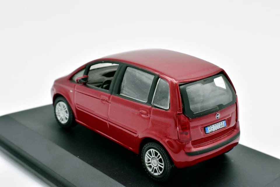 Modellino auto scala 1:43 Fiat Idea rosso diecast modellismo da collezione Norev - Immagine 3 di 3