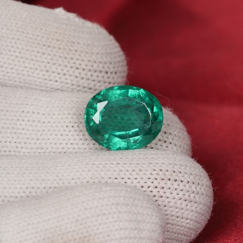 Zambian Lab-grown Green Emerald 8.075 Ct. Oval Cut Loose Stone For Jewelry - Picture 4 of 4