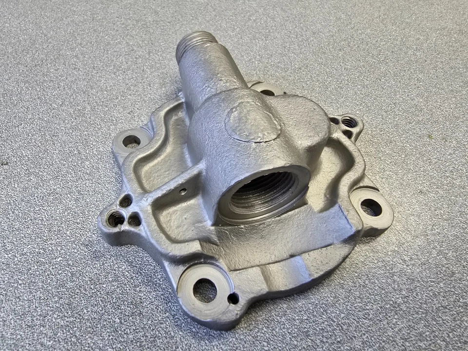 MUY BONITA CUBIERTA DE BOMBA DE ACEITE ORIGINAL USADA PORSCHE 356A PARA TACH DRIVE NLA Foto 2 de 4