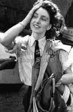 WW2 Picture Photo US girl paratrooper 6238
