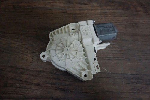 Audi A4 S4 8K A5 A6 Q7 RS6 Fensterhebermotor hinten rechts 8K0959812A