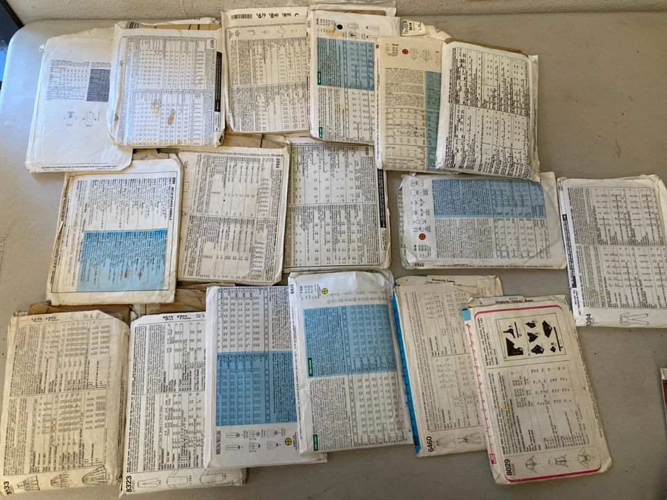 Lot of Simplicity 8323 Men’s Robe & Sleepwear Pattern Sz Small Envelope Worn - Image 2 of 4