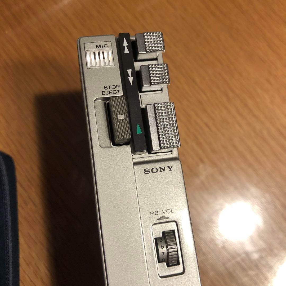 70's革新ポロネーズTCM-100コレクション可動版SONYカセットプレスマン SONY TCM-100 プレスマン : カメラ修理日記