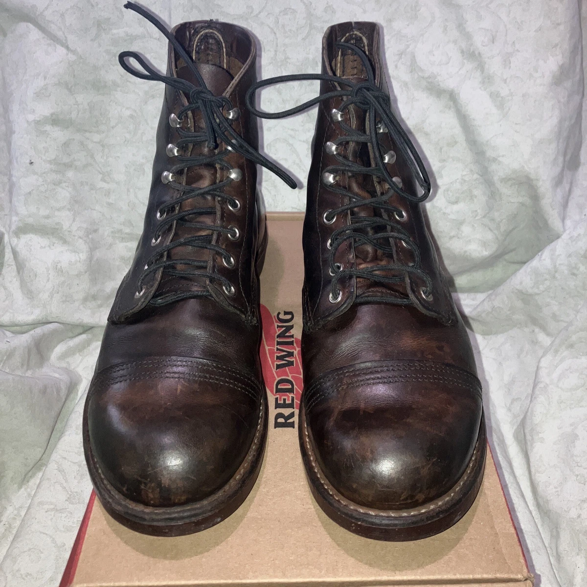 Red Wing Iron Ranger 8111 9.5 2E EE With Box Nitrile Sole Lightly Used