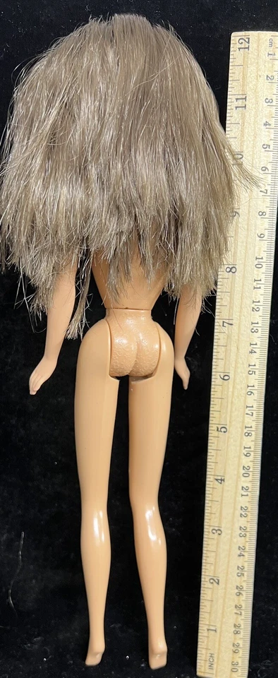 Брюнетка Тереза голубые глаза колени согнуты - Mattel кукла Barbie голая для OOAK-A-28 - Изображение 3 из 3