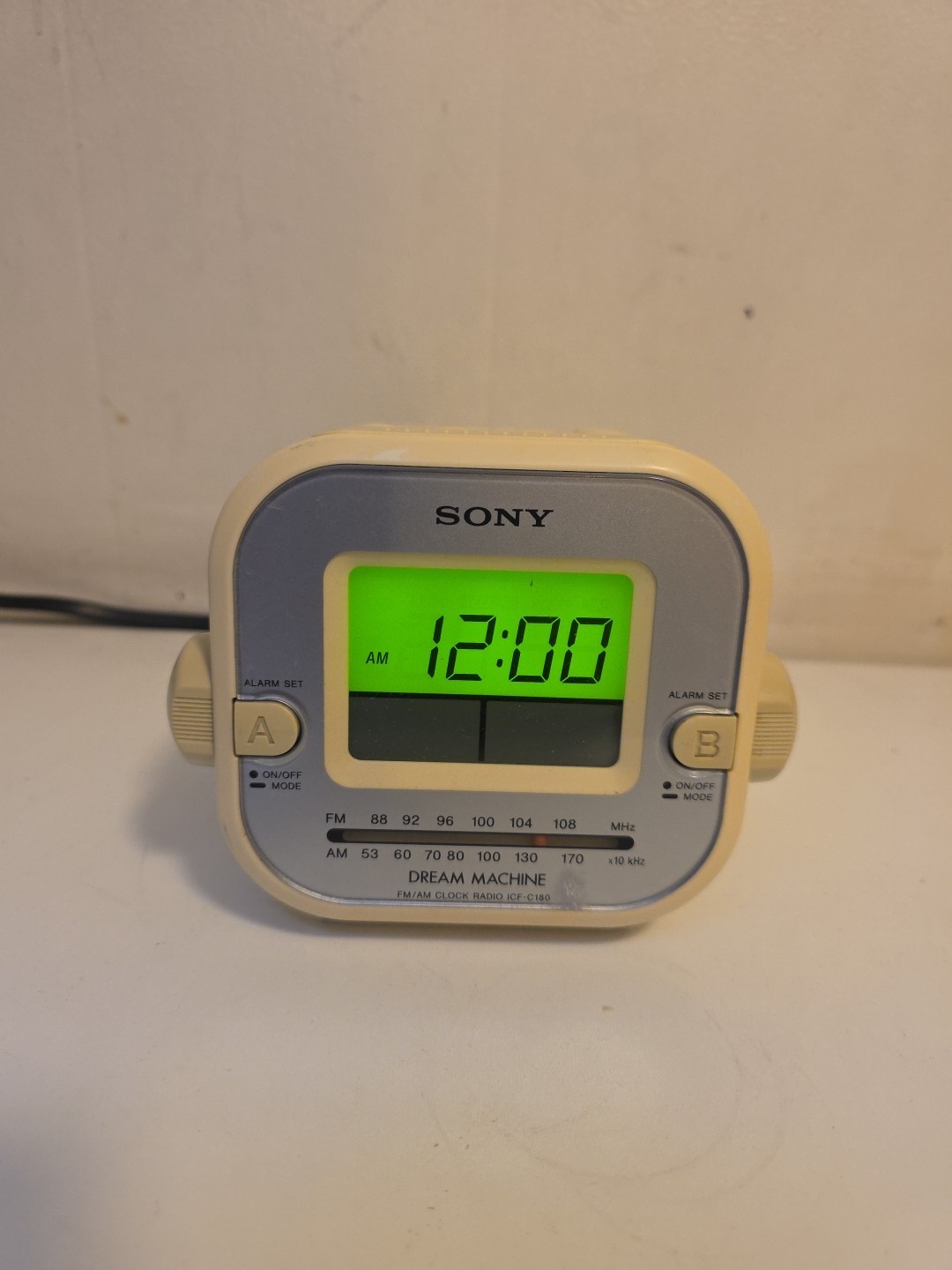 Sony Dream Machine Liv Dual Alarm Digital Clock-Radio ICF-C180 AM/FM White Works