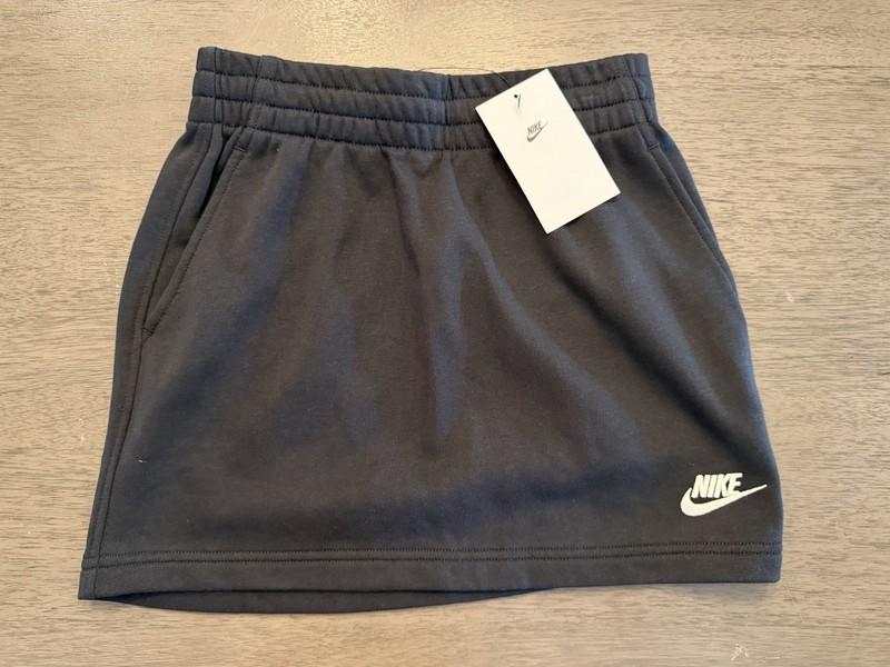 Nike Girls Skirt Black M Pull On Elastic Waist Pockets HQ9432-010