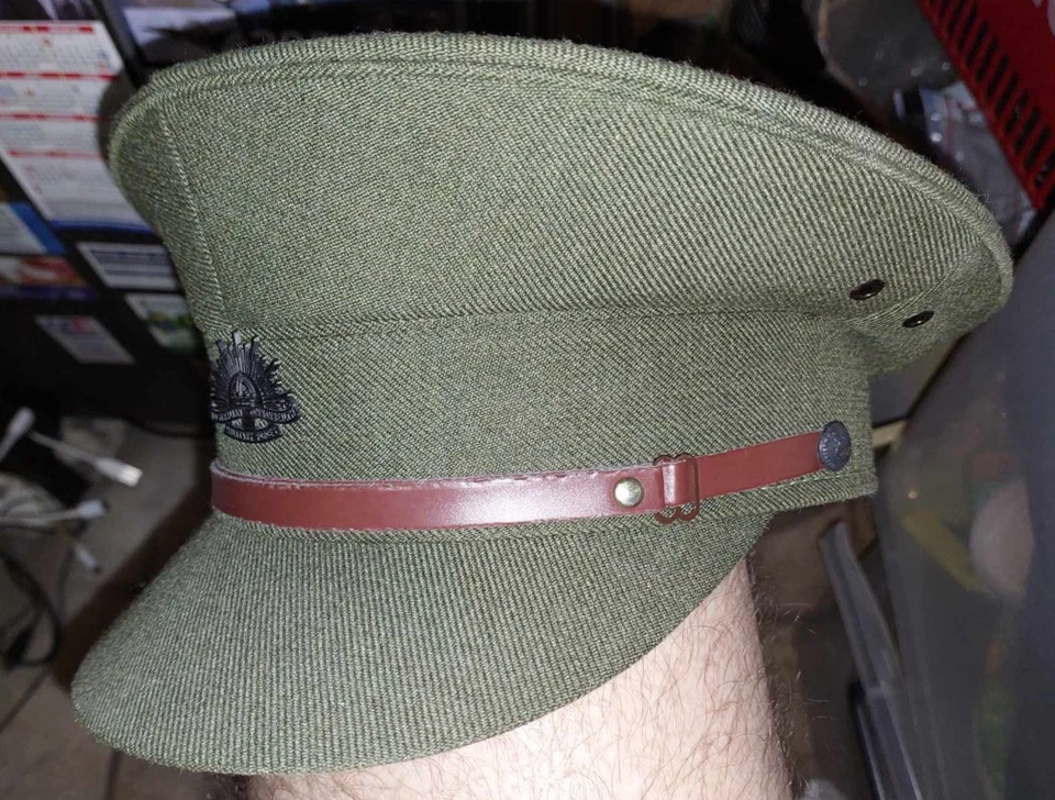 BANDA DE CUERO PARA LA BARBILLA - MARRÓN OSCURO AJUSTABLE - TRAJE SOMBREROS CASCO MÉDULA STEAMPUK Foto 2 de 3