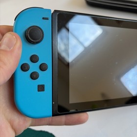 NINTENDO SWITCH CONSOLE HAC-001 With CHARGER & Case Joycons Oem TESTED