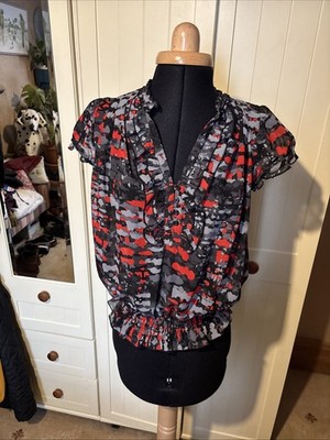 E-VIE Damen Bluse Größe 10 Grau Rot Chiffon Halbtransparent Rüschenbesatz Flügelärmel