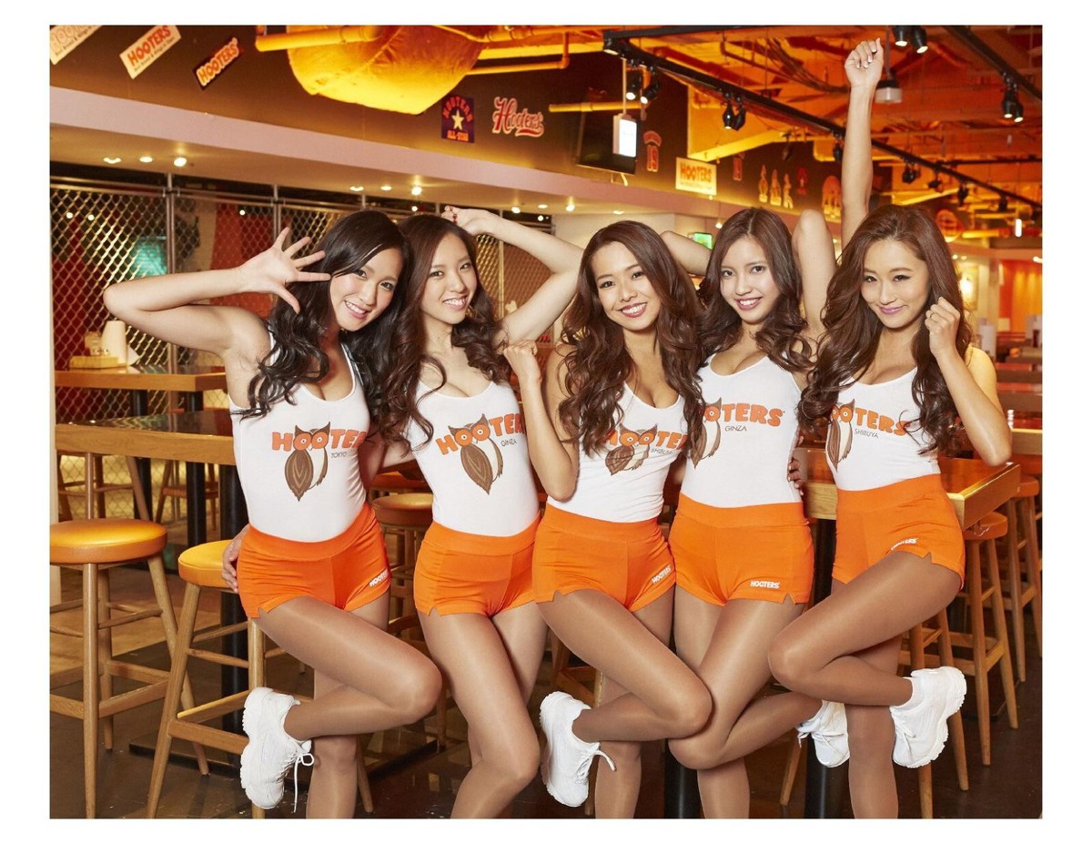 HOOTERS オレンジタンクトップとショーツのセット Amazon.com: Ripple Junction Hooters Girl Classic Waitress Role