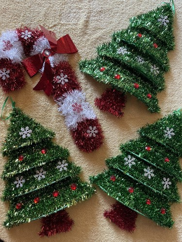 4 Piece Set Of Plastic Christmas Trees/Candy Cane Wall Decorations - Bild 1 von 2