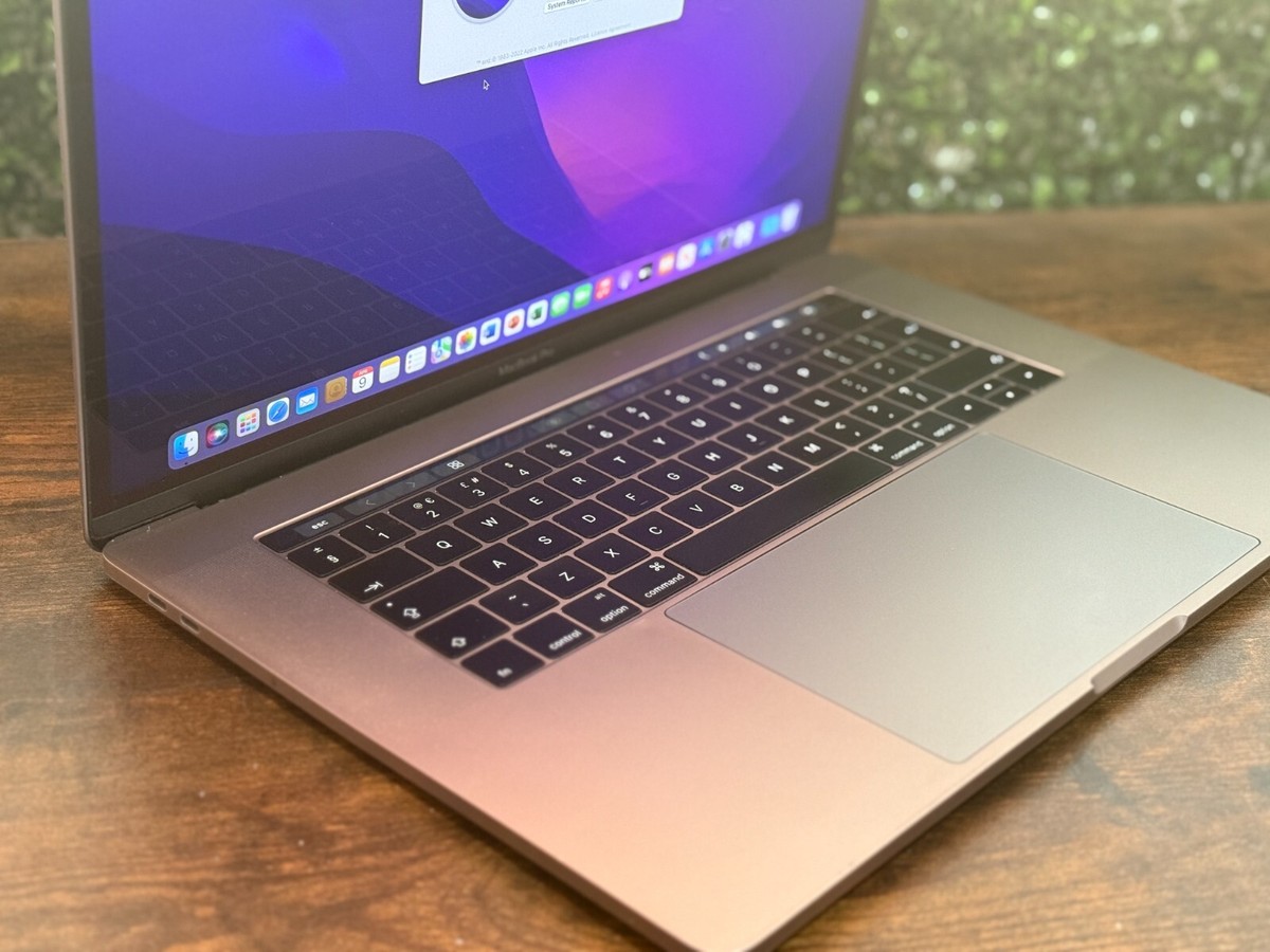 Apple MacBook Pro 2016 Touch Bar- 15