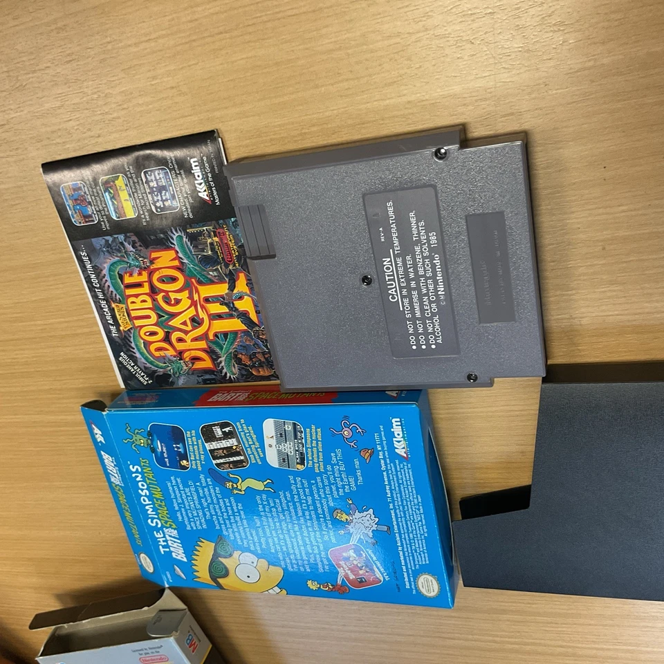 The Simpsons Bart vs The Space Mutants Nintendo NES completo com manual - Imagem 2 de 2