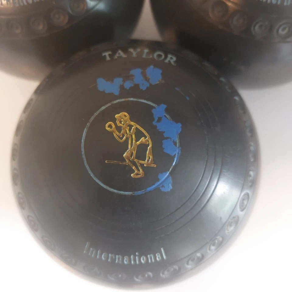 Thomas Taylor International lawn bowls size 5, Set Of 3 Bowls In Black. Used  - image 3 of 4